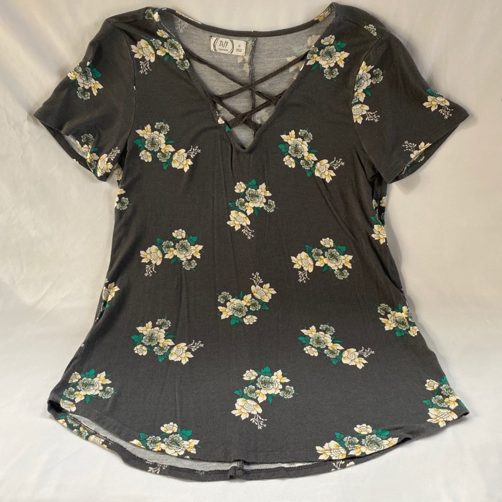 24/7 Maurices floral shirt 🤍